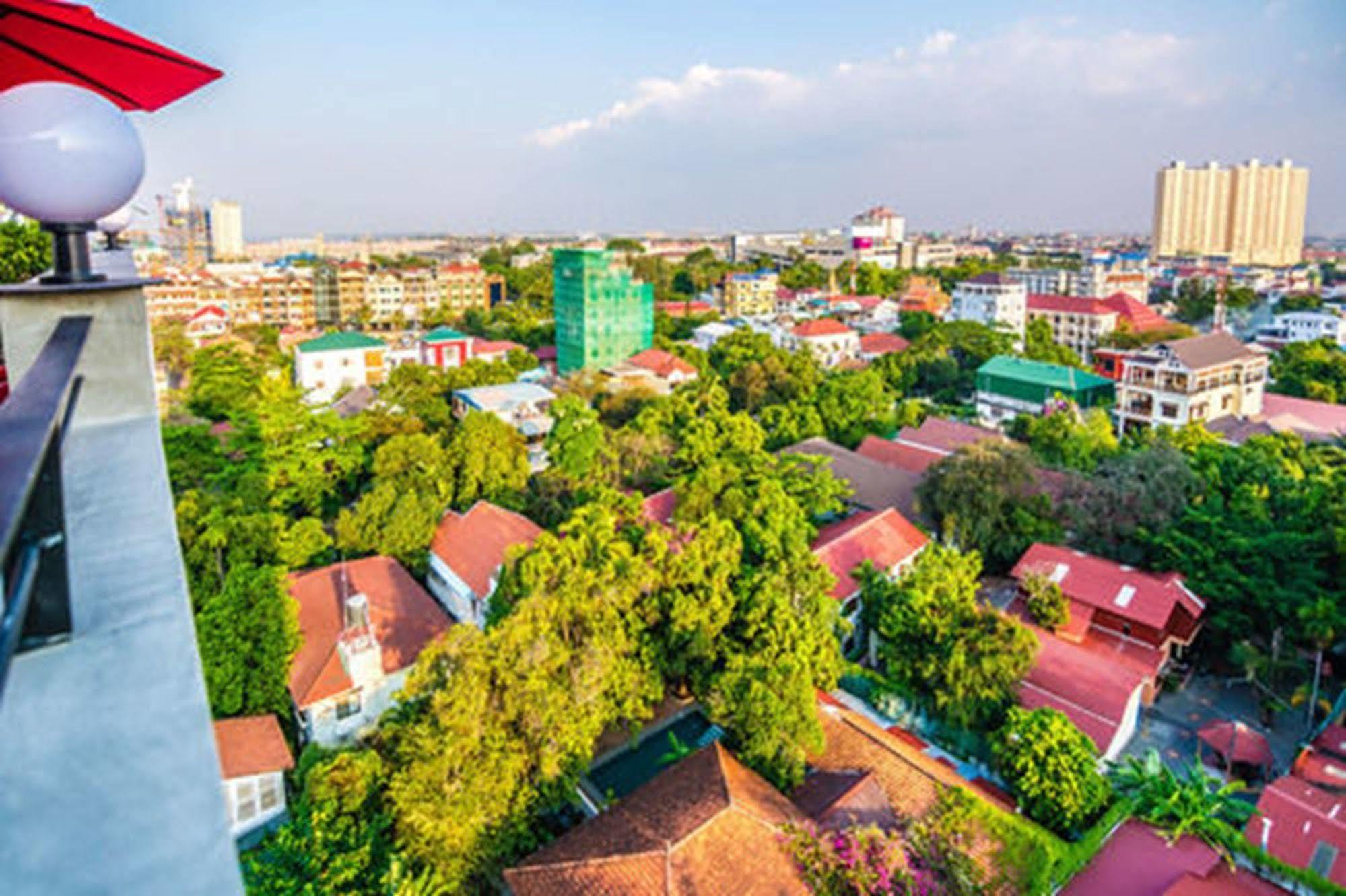 Diamond Palace Resort & Sky Bar Phnom Penh Exterior photo