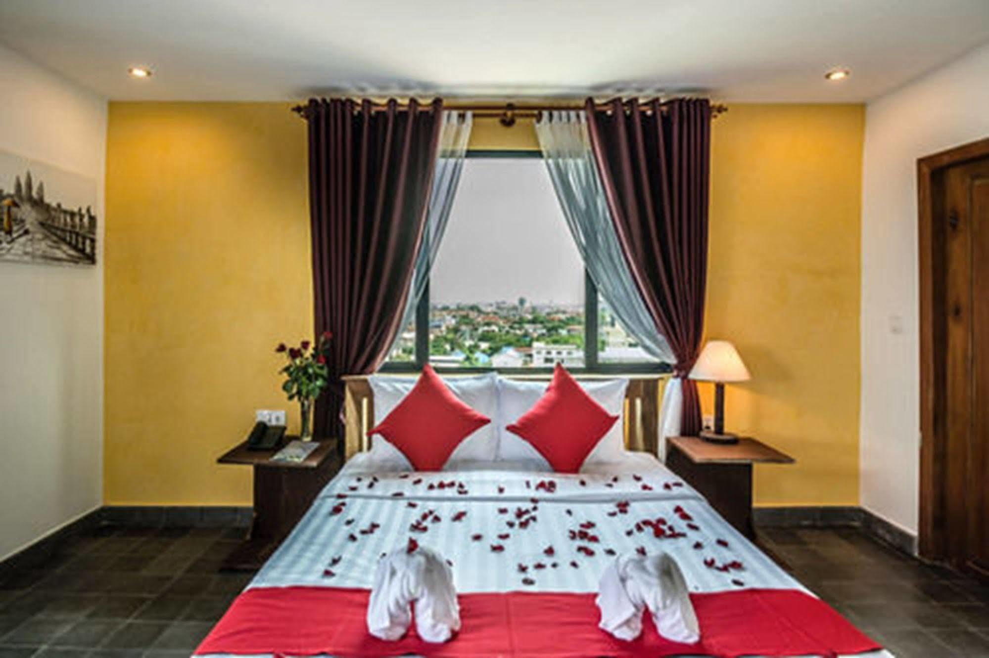 Diamond Palace Resort & Sky Bar Phnom Penh Exterior photo